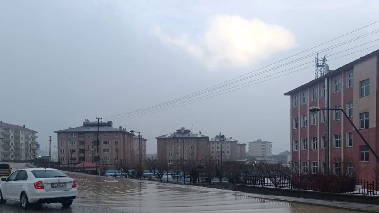 Foto - Hakkari’de korkutan manzara! Okul sular altında kaldı