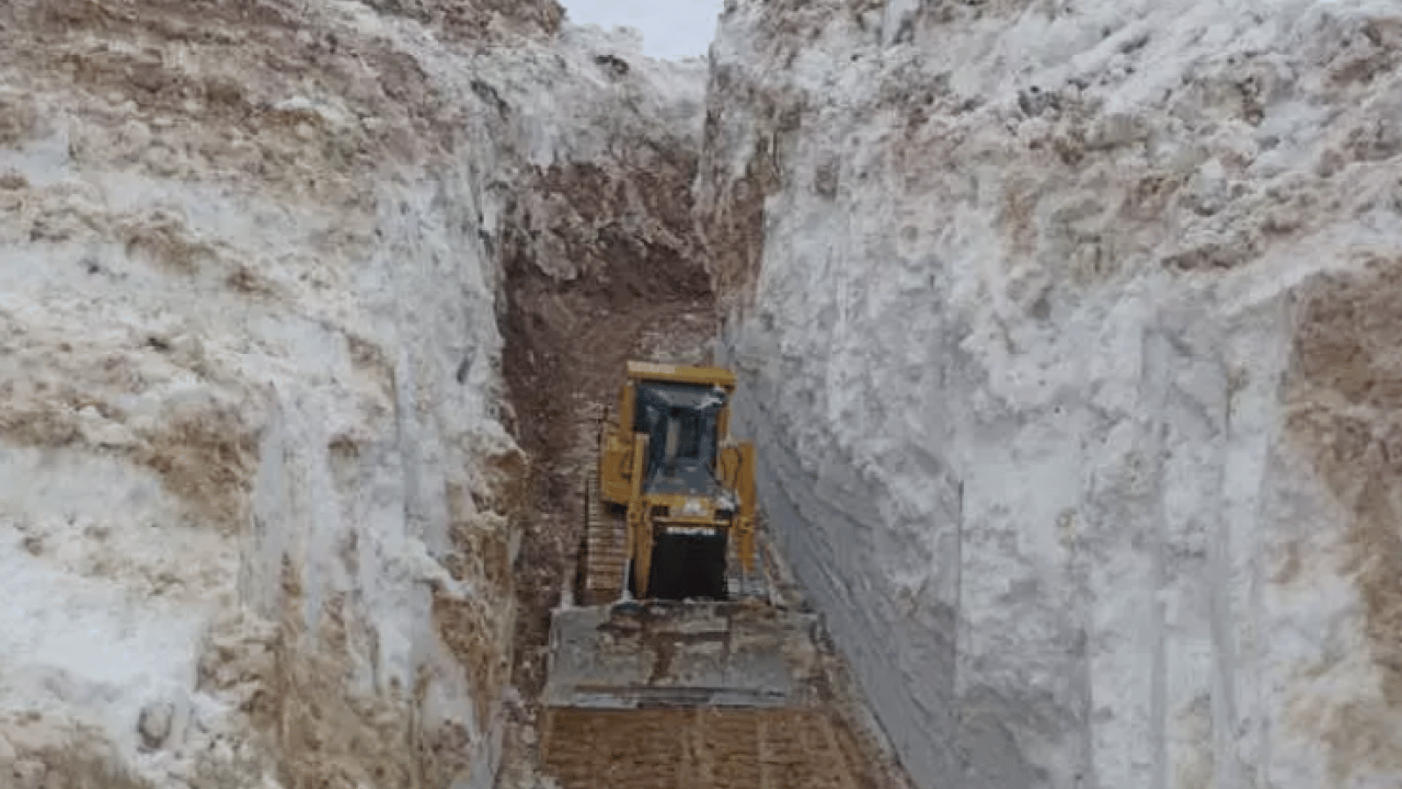 Foto - Hakkari'de şaşkınlık yaratan görüntü! 8 metreden yüksek!