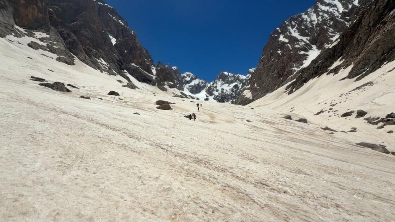 Foto - Hakkari’nin saklı güzelliği Haziran ayında Yüksekova’da kar tırmanışı
