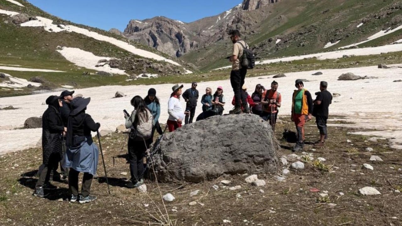 Foto - Hakkari’nin saklı güzelliği Haziran ayında Yüksekova’da kar tırmanışı