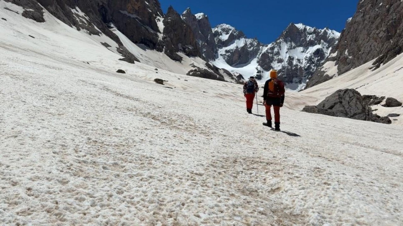 Foto - Hakkari’nin saklı güzelliği Haziran ayında Yüksekova’da kar tırmanışı