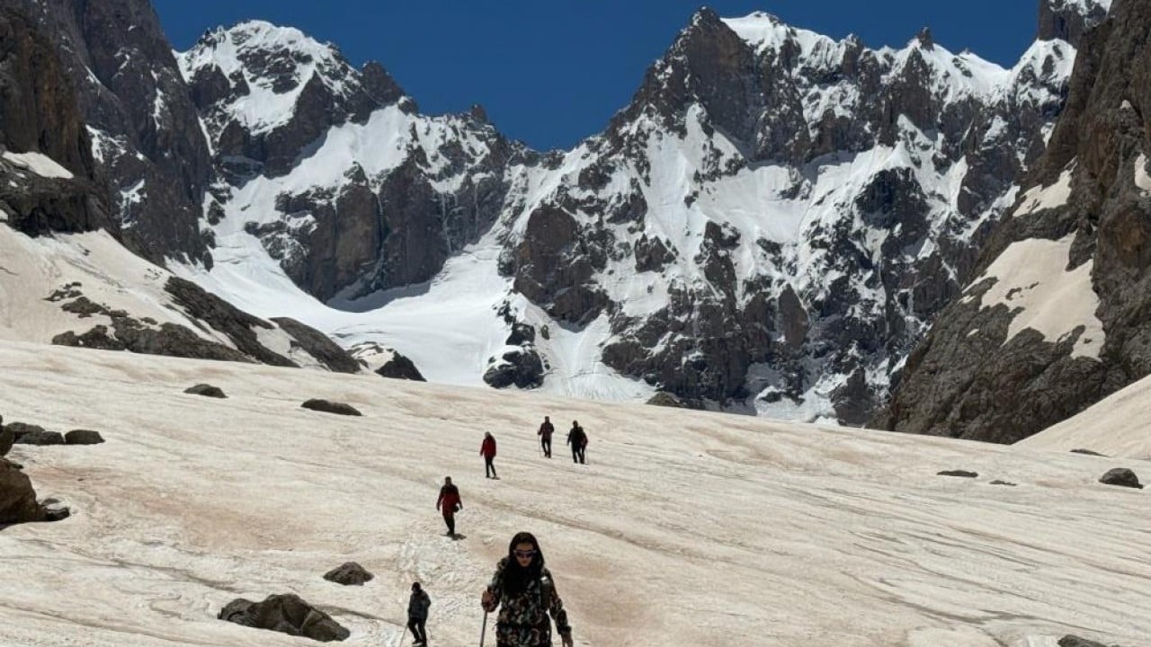Foto - Hakkari’nin saklı güzelliği Haziran ayında Yüksekova’da kar tırmanışı