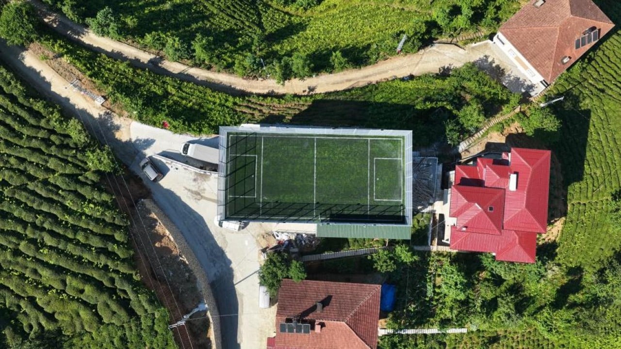 Foto - Halı sahayı çatıya taşıdılar Alt katta ticaret üst katta spor