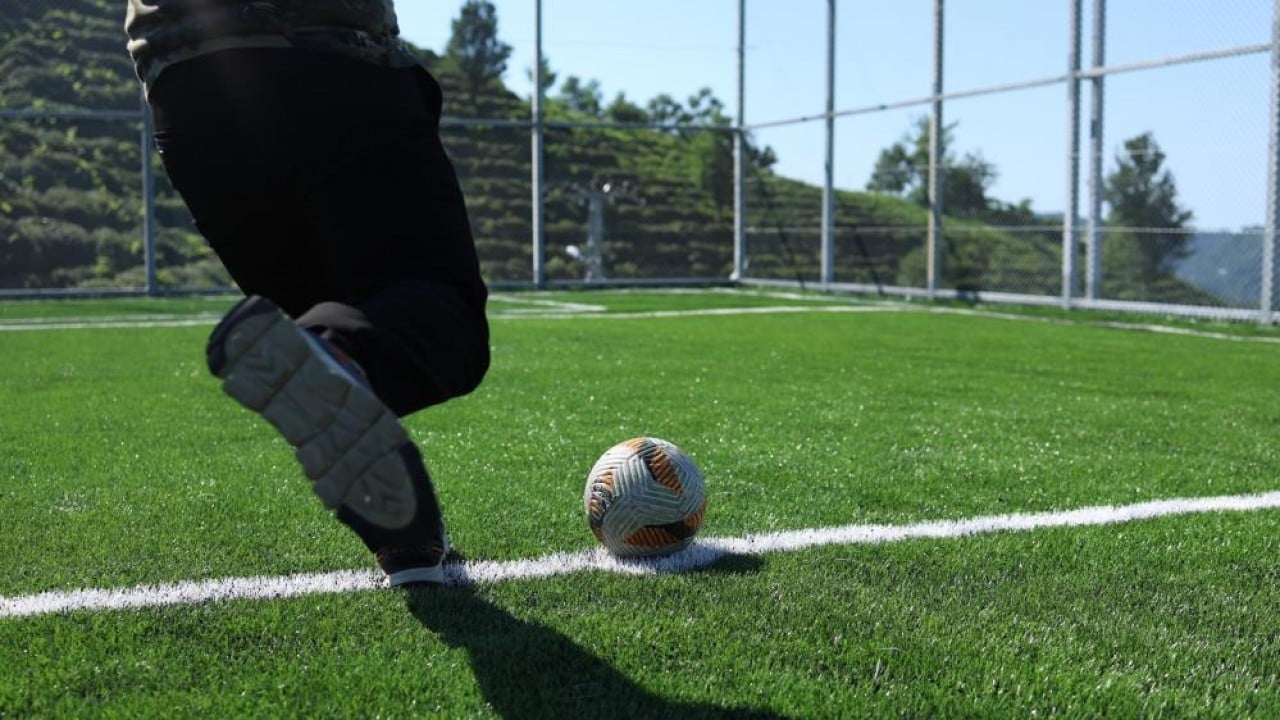 Foto - Halı sahayı çatıya taşıdılar Alt katta ticaret üst katta spor