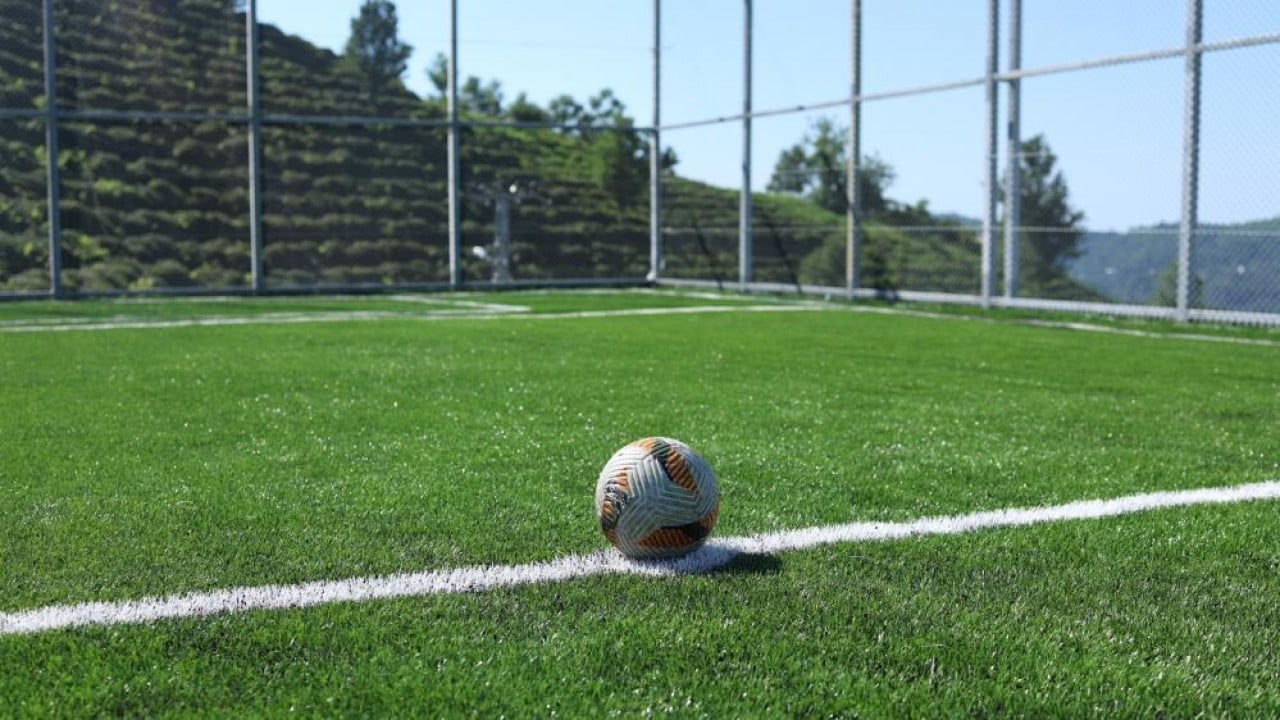 Foto - Halı sahayı çatıya taşıdılar Alt katta ticaret üst katta spor