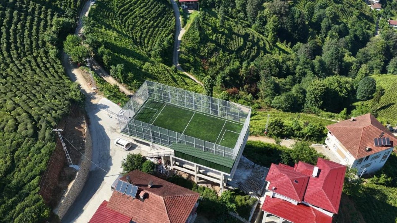 Foto - Halı sahayı çatıya taşıdılar Alt katta ticaret üst katta spor
