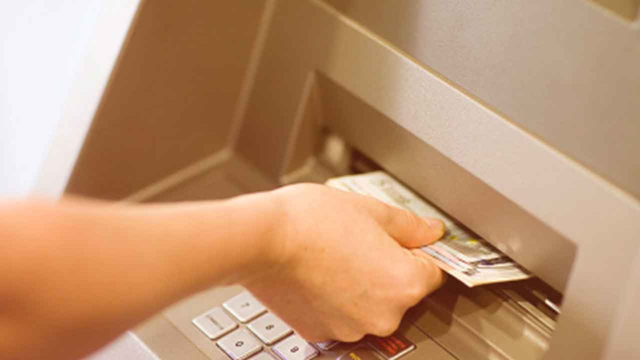 Halk nakite geçti, ülkenin devlet bankası rahatsız oldu