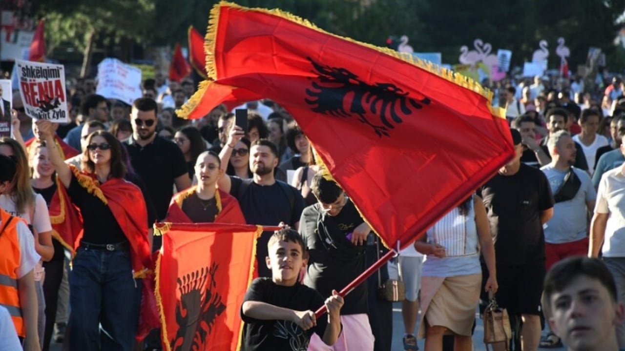 Foto - Halk zafer kazandı: Siyonistler kapı dışarı edildi!