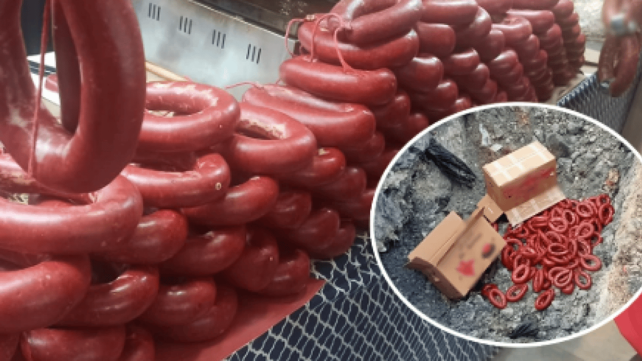 Foto - Halkın canıyla böyle oynadılar! Mutfaklara girecekti, ekipler yakaladı: 700 kilogram bozuk sucuk çöpe atıldı