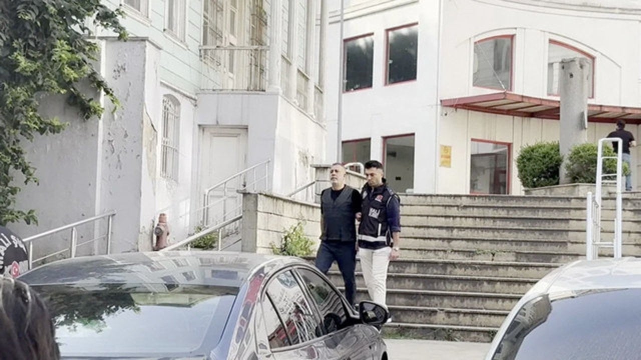Foto - Haluk Levent adliyeye sevk edilirken görüntülendi! Gözaltı sonrası son hali olay oldu