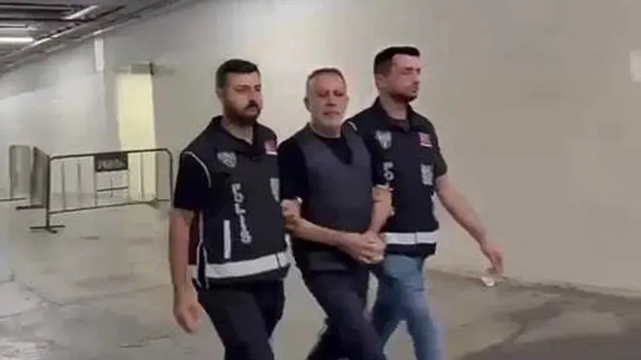 Foto - Haluk Levent’in hayatı yalanmış... Her şey gibi "en güvenilir insan" anketi de palavra çıktı: Arka planda olanlara bakın