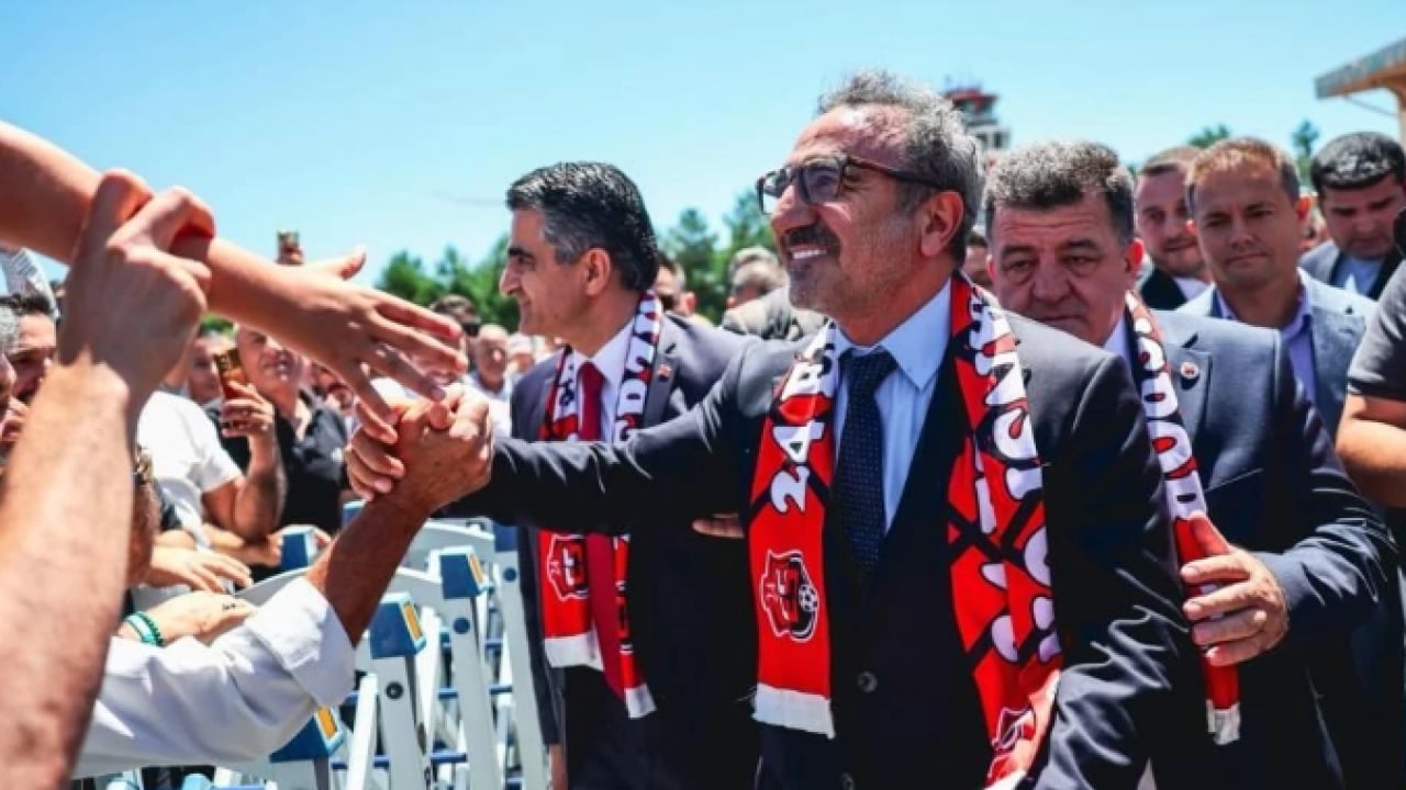 Foto - Hamdi Ulukaya’dan Erzincanspor’a dev destek