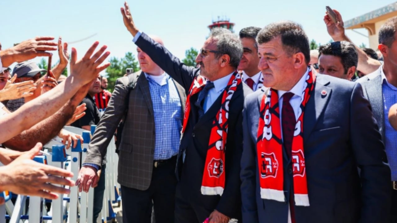 Foto - Hamdi Ulukaya’dan Erzincanspor’a dev destek