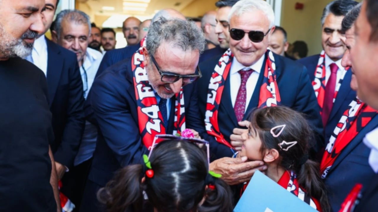 Foto - Hamdi Ulukaya’dan Erzincanspor’a dev destek