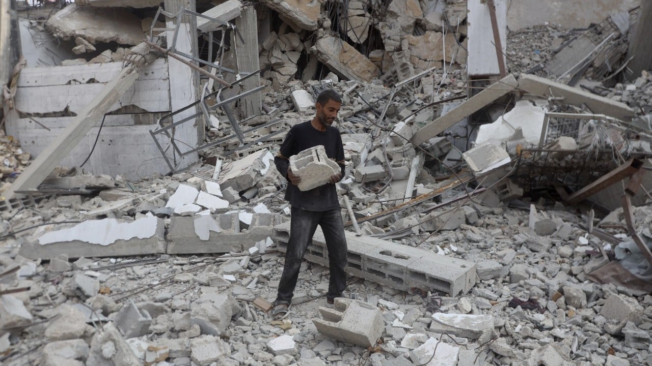 Foto - Han Yunus küllerinden doğuyor