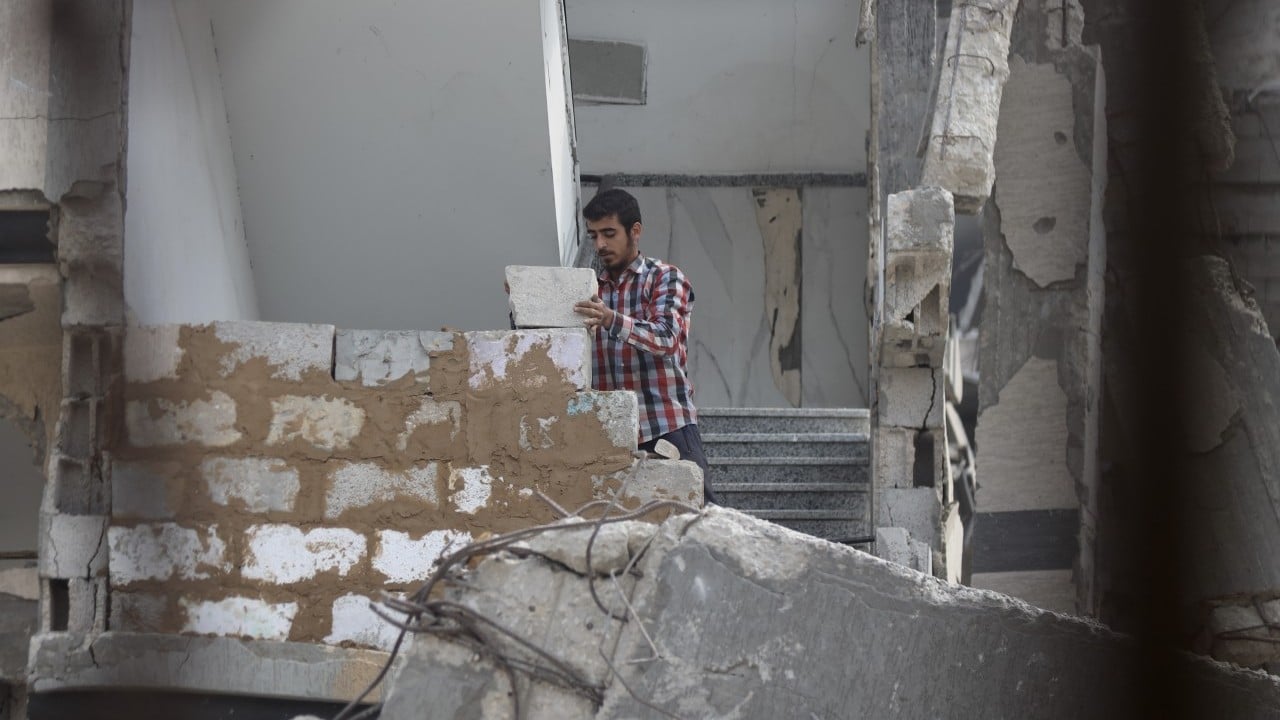 Foto - Han Yunus küllerinden doğuyor