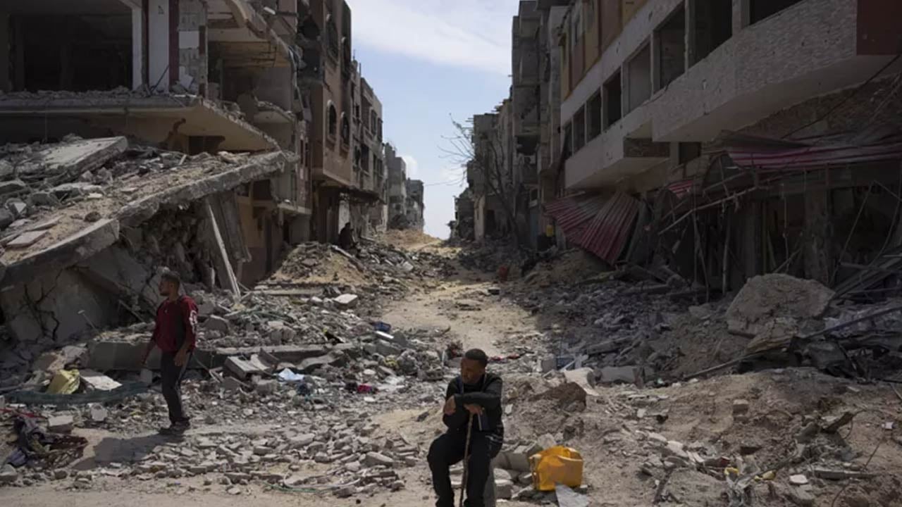 Han Yunus'ta binalar bombalandı