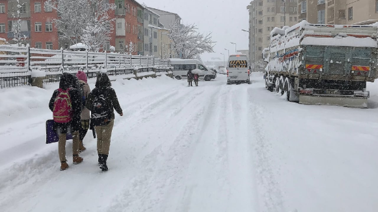 Foto - Hangi ilde okullar tatil? Yarın okullar tatil mi? İşte kar tatili yapılan il ve ilçelerin listesi