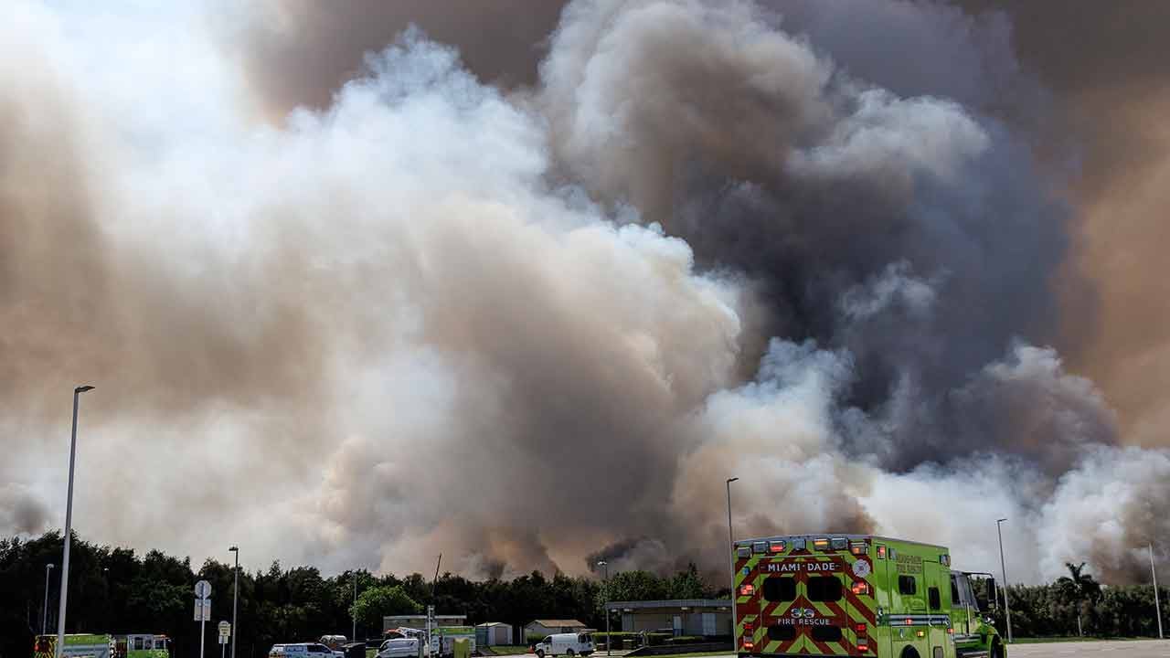 Foto - Hani çok ama çok güçlülerdi! Florida yanıyor, süper güç çaresiz
