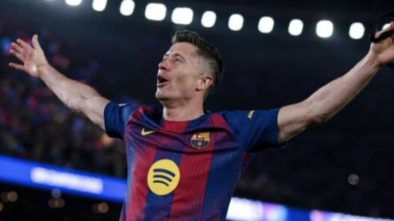 Hansi Flick Barcelona yönetiminden iki acil talepte bulundu 