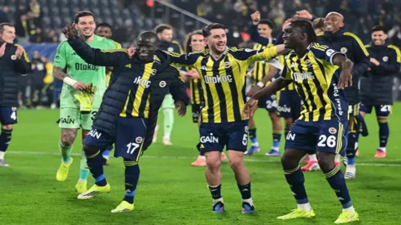 Foto - "Haram" diyerek elinin tersiyle itmişti! Fenerbahçe’nin yeni yıldızı Kante’den "İşte Müslümanlık bu" dedirten bir hareket daha