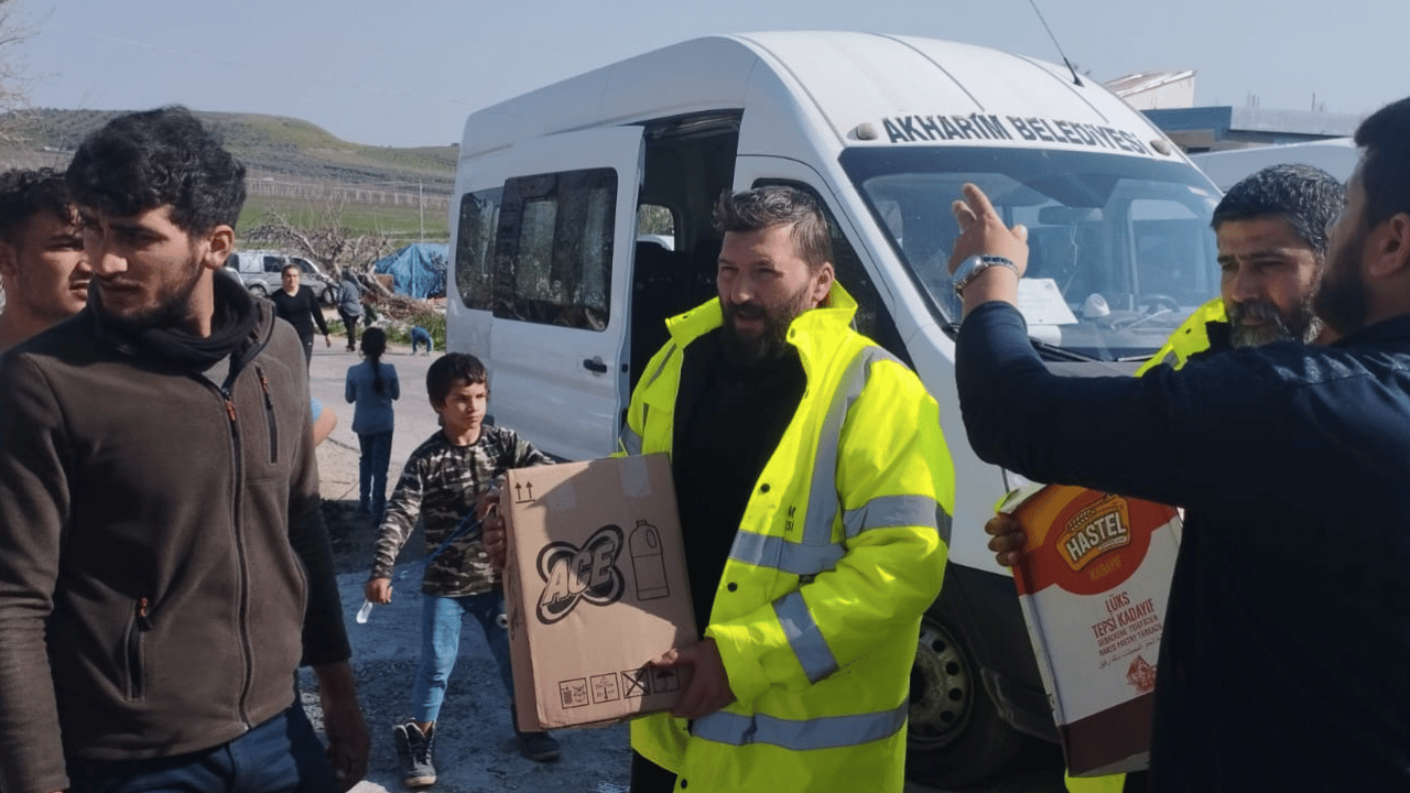 Foto - Hasan Arslan’dan Özgür Özel’e sert tepki: Lafla değil, listeyle konuşuyoruz