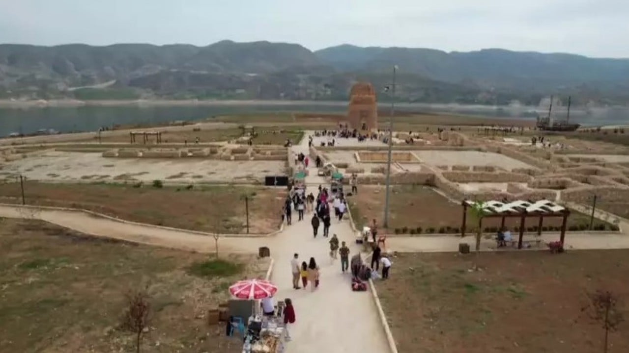 Foto - Hasankeyf'te 552 yıllık Zeynel Bey Türbesi dikkat çekiyor! Turistlerin uğrak noktalarından biri oldu