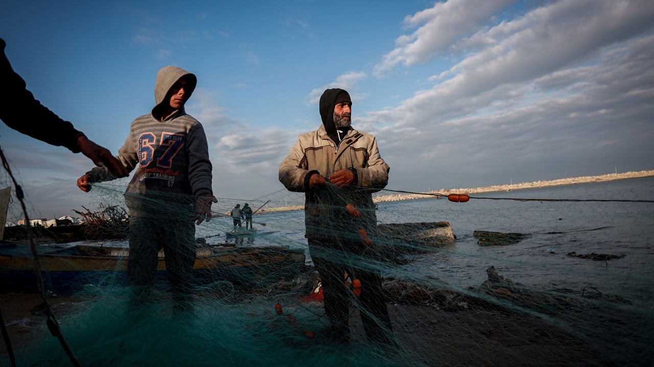 Foto - Hasarlı ağlarla açlığa direniyorlar! Gazze’de deniz bile yaralı