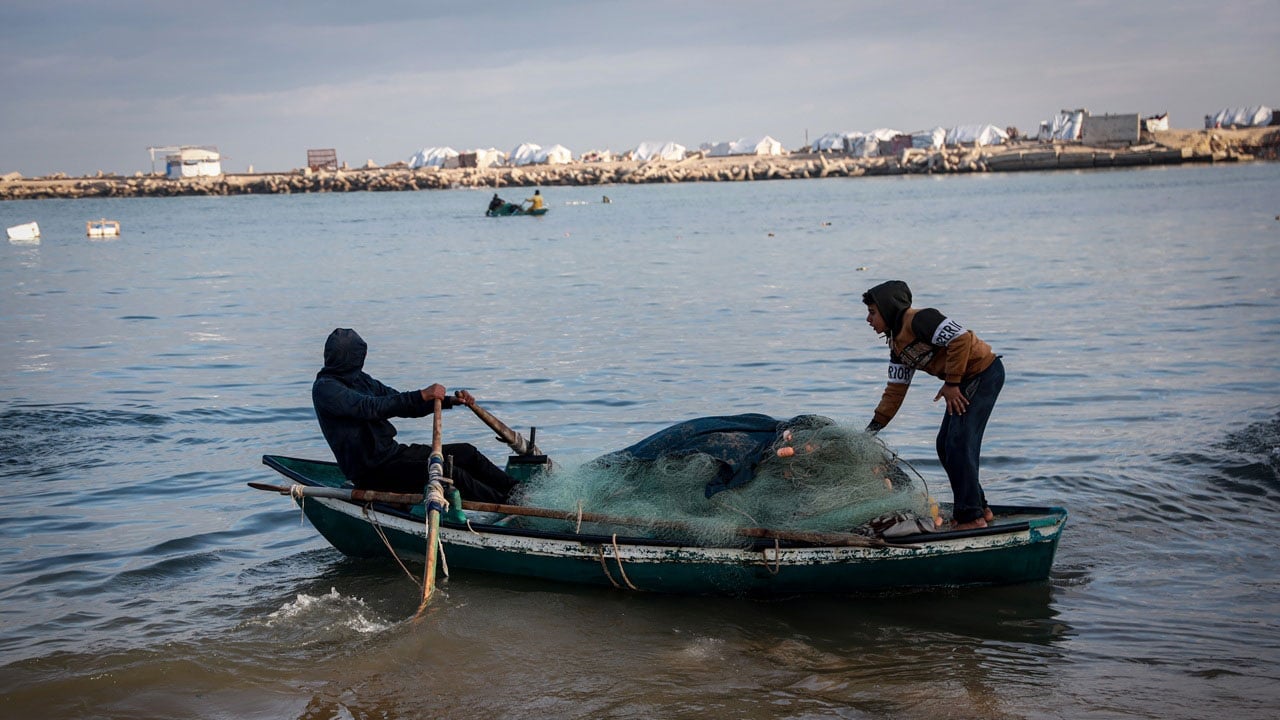Foto - Hasarlı ağlarla açlığa direniyorlar! Gazze’de deniz bile yaralı