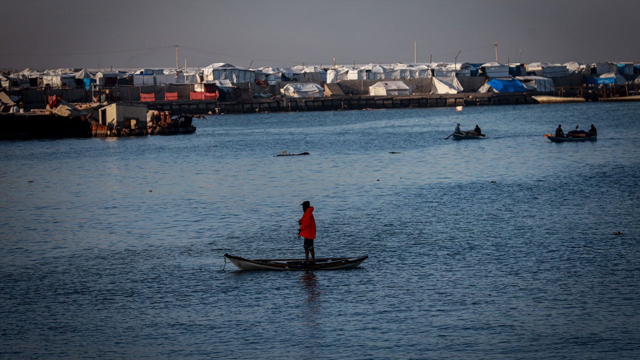 Foto - Hasarlı ağlarla açlığa direniyorlar! Gazze’de deniz bile yaralı