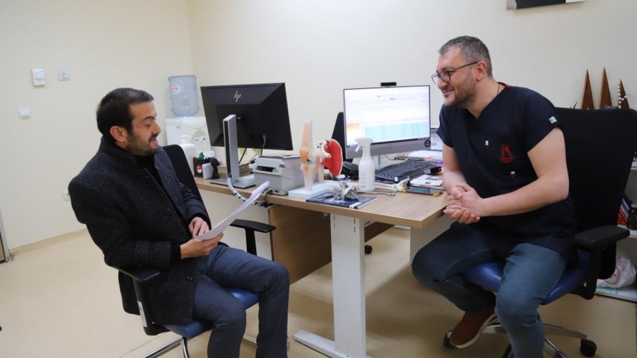 Foto - Hastaneden randevu alamadı! Doktora taşlama şiir yazdı