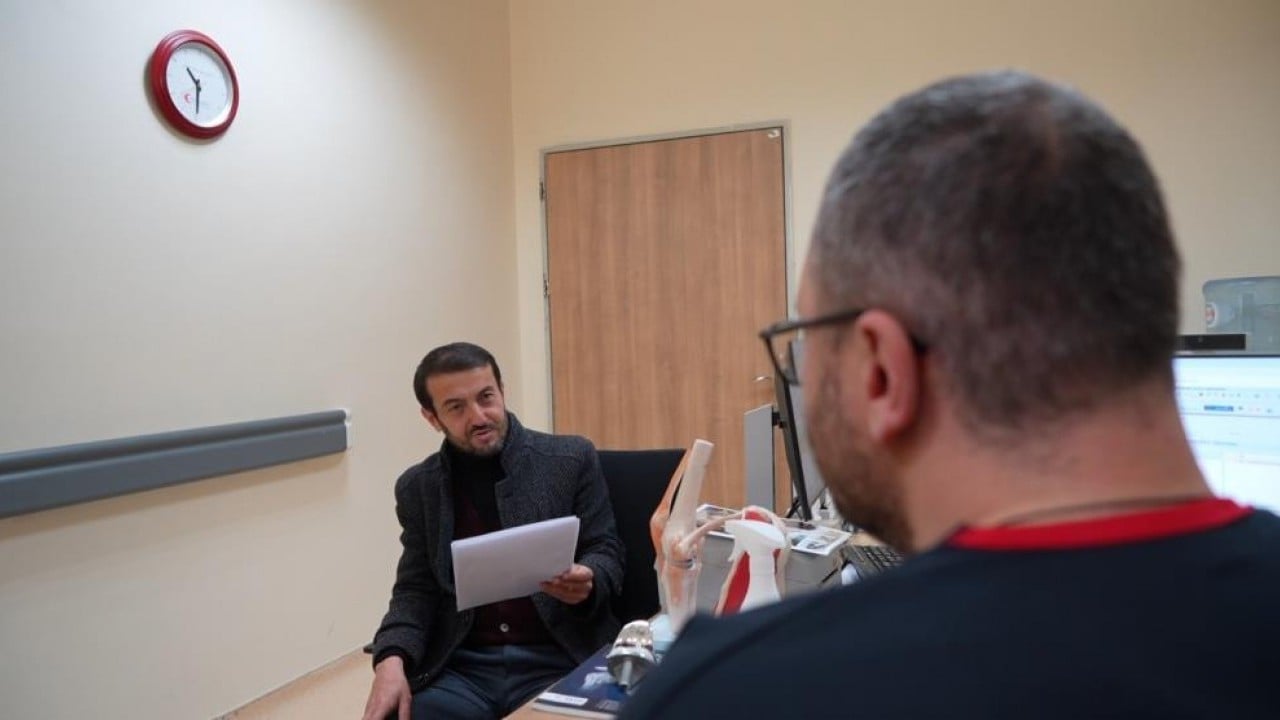 Foto - Hastaneden randevu alamadı! Doktora taşlama şiir yazdı