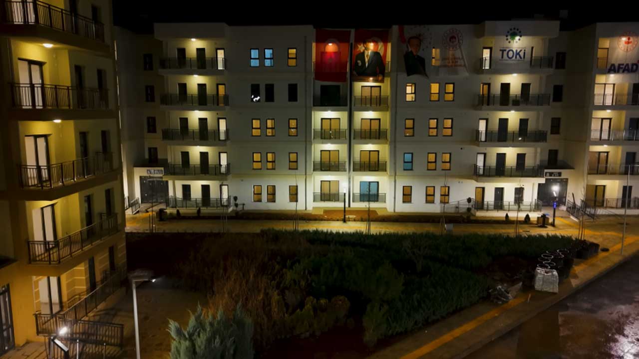 Foto - Hatay küllerinden doğdu! Teslim edilen konut ve iş yeri sayısı 100 bine yaklaştı