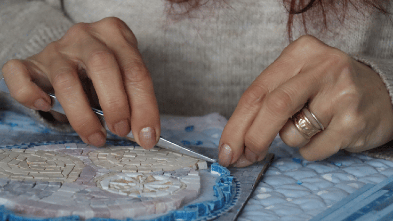 Foto - Hatay’ın mozaikleri Avrupa yolunda! Depremin izlerini mozaikle siliyorlar: Atık malzemeler sanata dönüşüyor