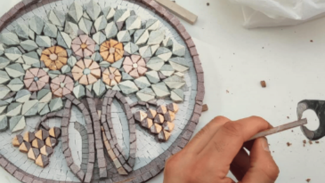 Foto - Hatay’ın mozaikleri Avrupa yolunda! Depremin izlerini mozaikle siliyorlar: Atık malzemeler sanata dönüşüyor