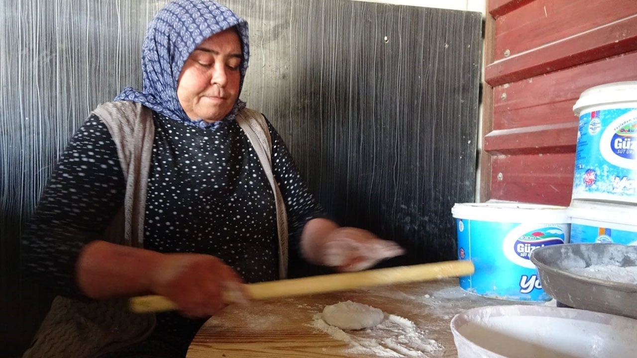 Foto - Hataylı kadınlar böyle ayakta kalıyor! 80 derece sıcağın karşısında ekmek mücadelesi