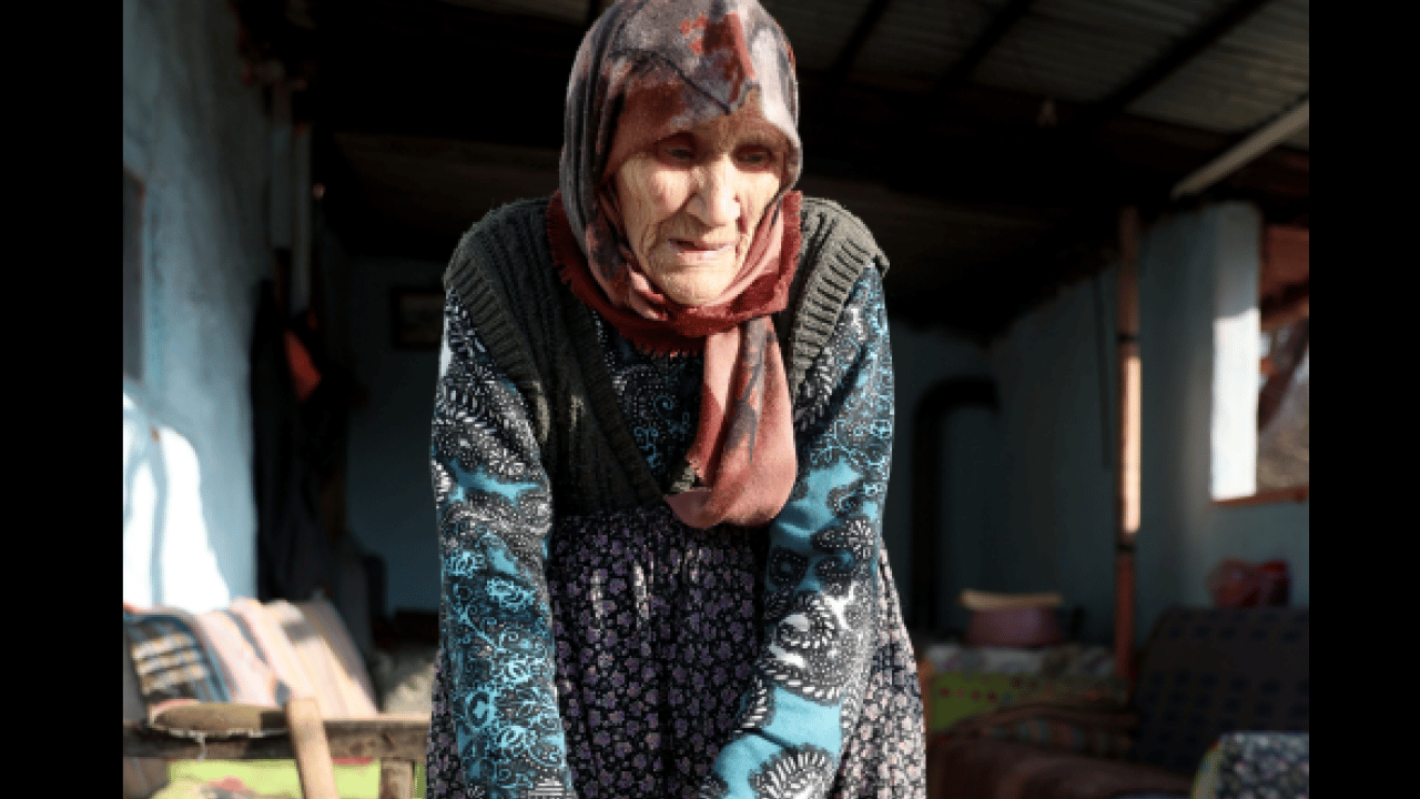 Hatice nine yaşam enerjisiyle örnek oluyor: 96 yaşında her işini kendi yapıyor 