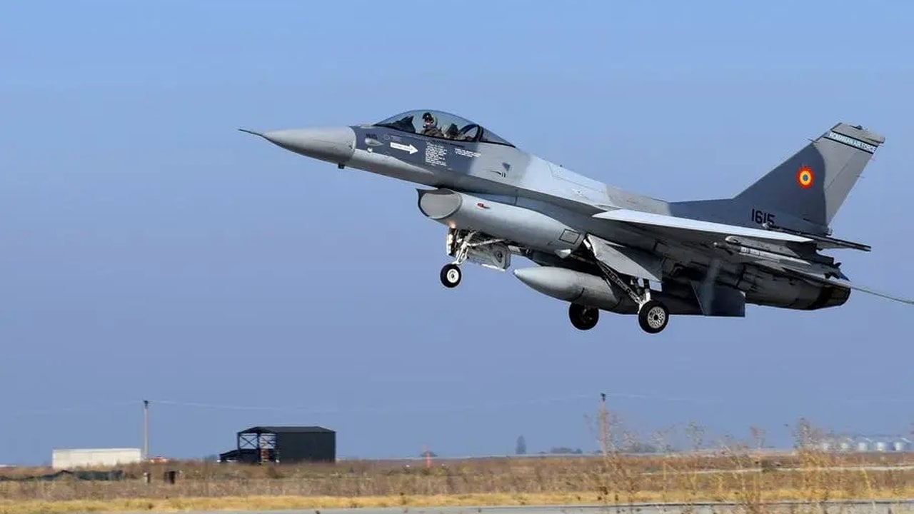 Foto - Hava sahasını delip geçen İHA vuruldu! F-16’lar acil kodla birbiri ardına kalktı, acımadan düşürdü
