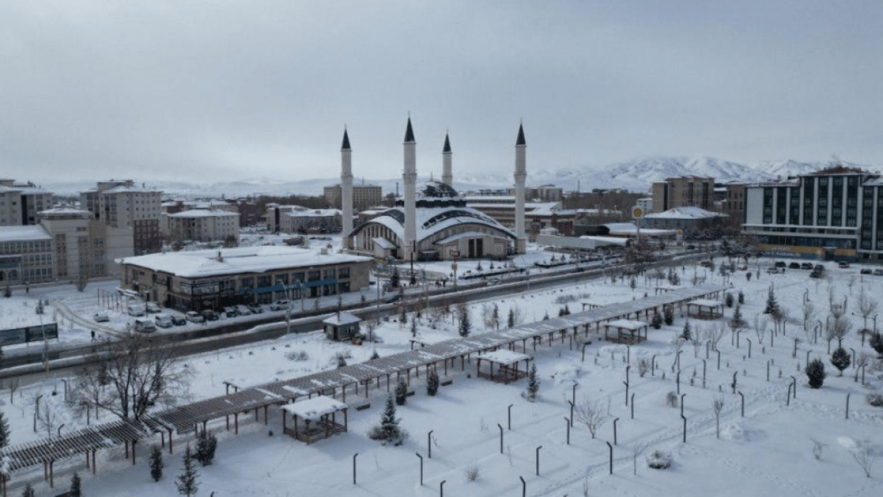 Hava sıcaklıkları arttı! Ağrı’da kar sonrası güzel görüntüler