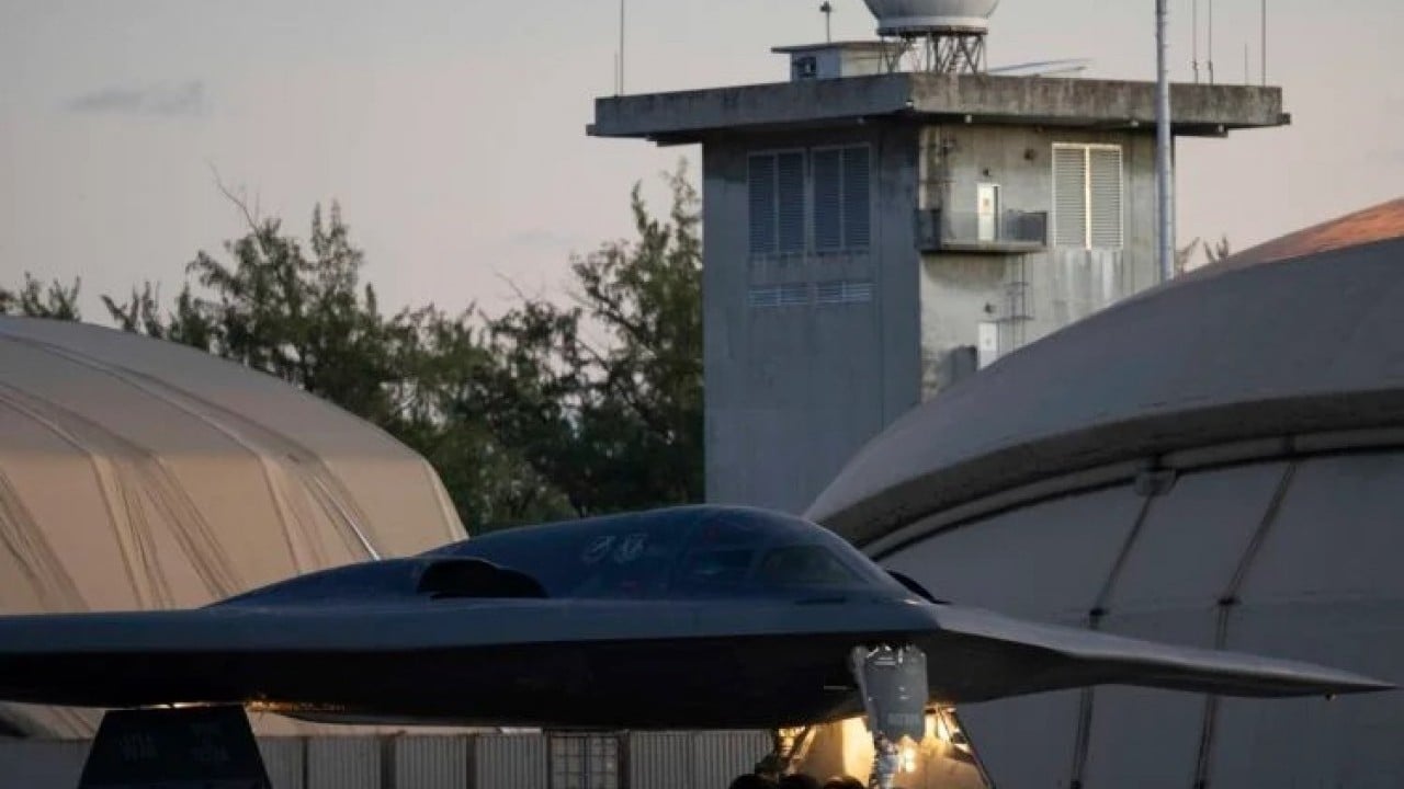 Foto - Hava üssünde Çinli casus paniği: Herkesten sır gibi saklanan savaş uçağını fotoğraflarken yakalandı