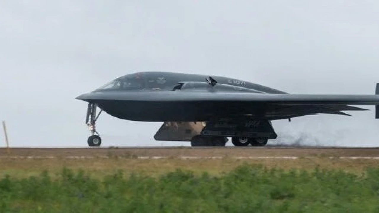 Foto - Hava üssünde Çinli casus paniği: Herkesten sır gibi saklanan savaş uçağını fotoğraflarken yakalandı