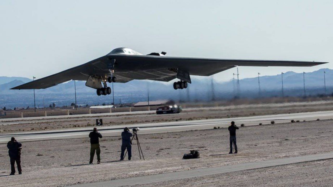 Foto - Hava üssünde Çinli casus paniği: Herkesten sır gibi saklanan savaş uçağını fotoğraflarken yakalandı