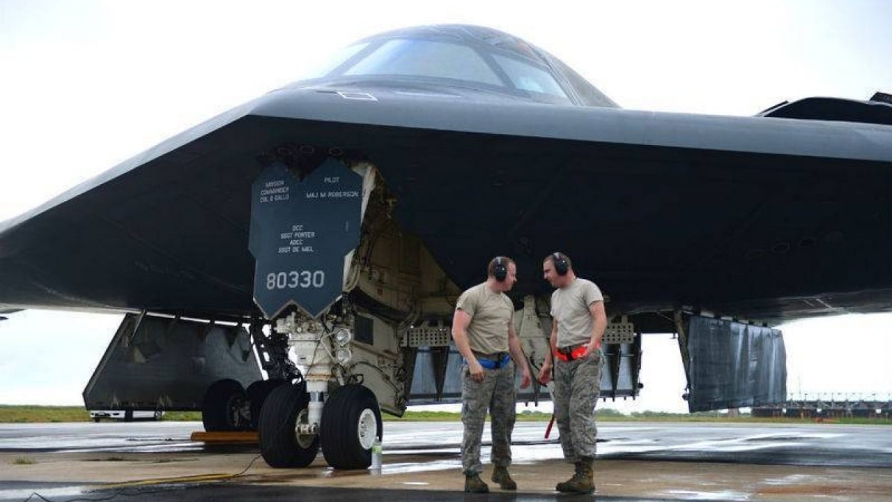 Foto - Hava üssünde Çinli casus paniği: Herkesten sır gibi saklanan savaş uçağını fotoğraflarken yakalandı