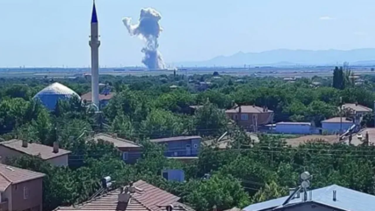 Foto - Havai fişek faciasına inceleme: Patlamada can veren işçi dualarla uğurlandı