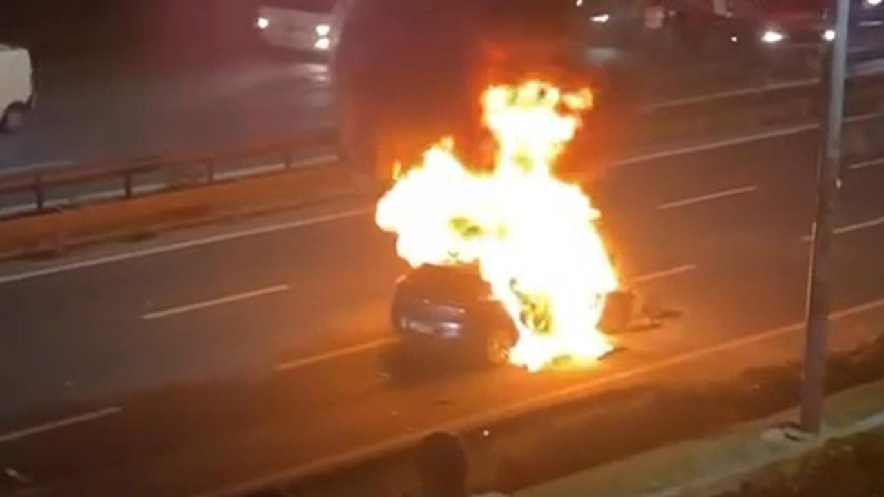 Foto - Havalar soğudu araç yangınları arttı! Uzmanı yapılması gerekilenleri açıkladı