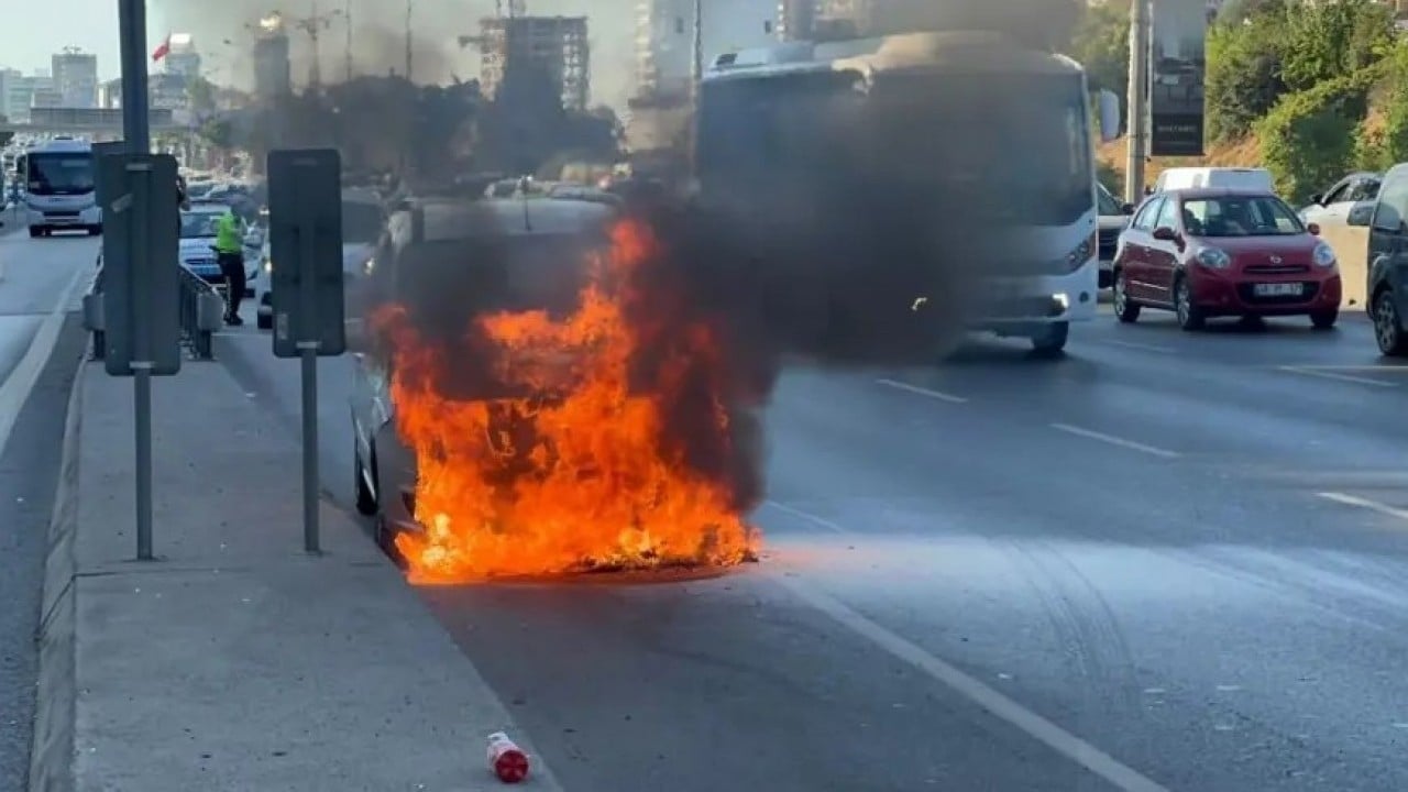 Foto - Havalar soğudu araç yangınları arttı! Uzmanı yapılması gerekilenleri açıkladı