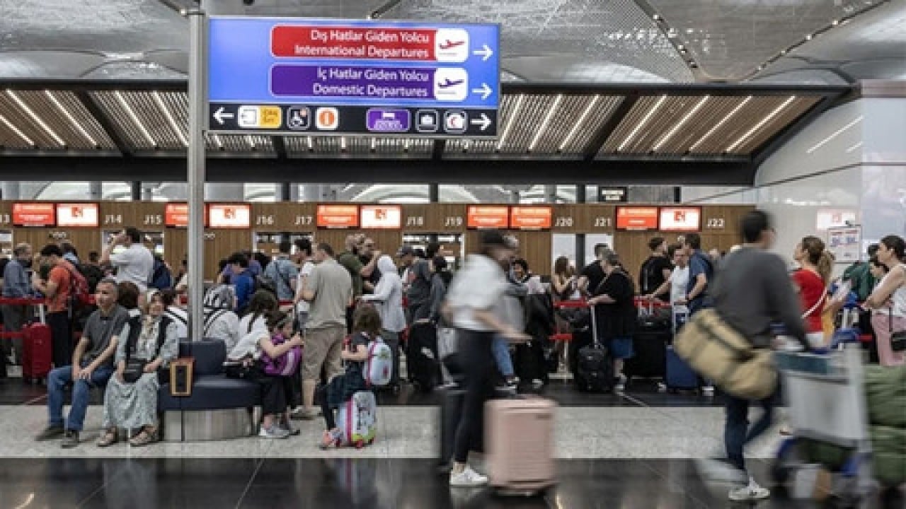 Foto - Havalimanına yılın ilk ödülü 'İnsanlık' kazandı