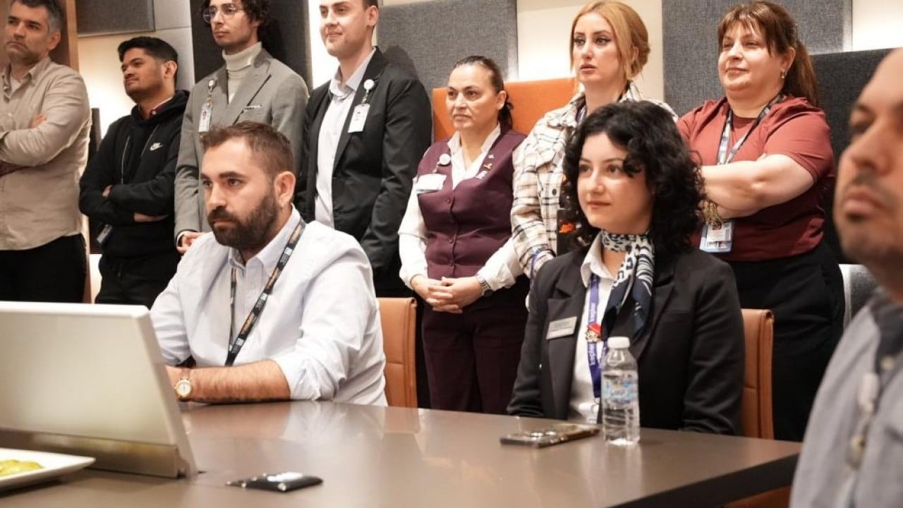 Foto - Havalimanına yılın ilk ödülü 'İnsanlık' kazandı