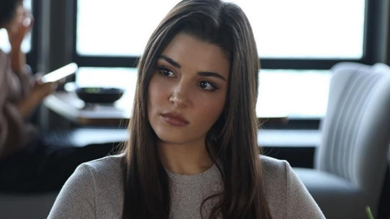 Foto - Havalimanında gözaltına alınan ünlü oyuncu Hande Erçel’le ilgili karar çıktı