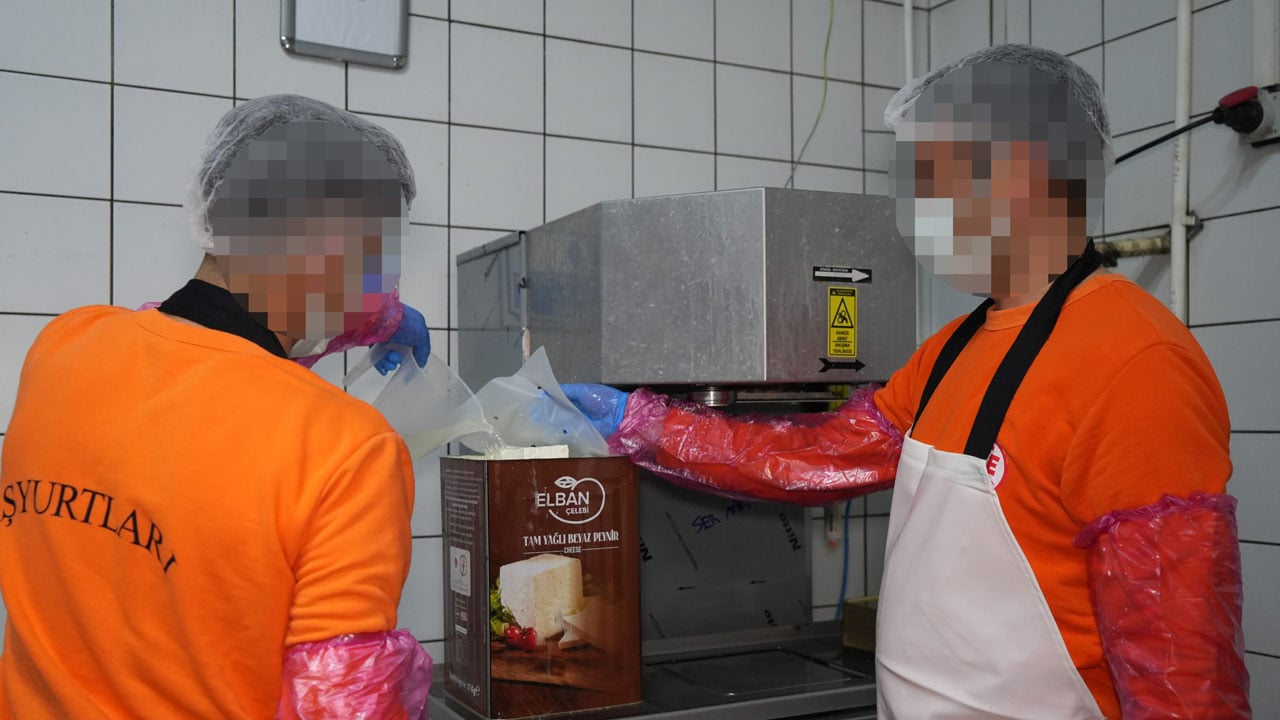 Foto - Hayata yeniden başlama hikayesi! Hükümlüler günde 20 ton süt işliyor